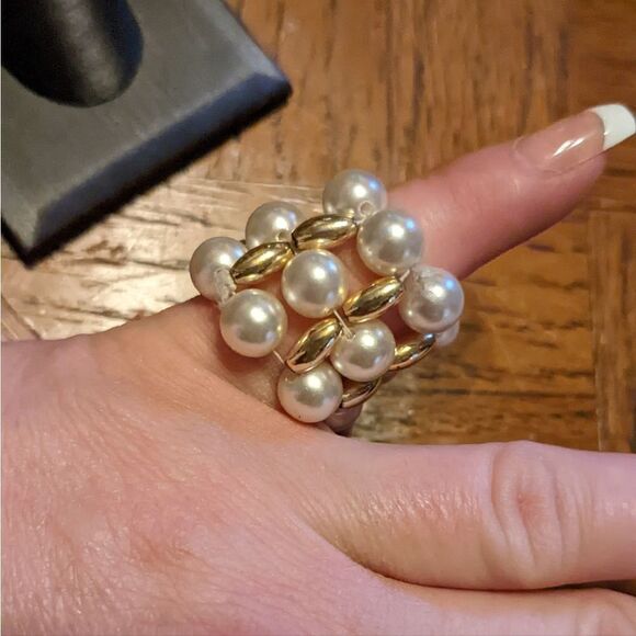 Stretchy faux pearl beaded statement ring - Picture 1 of 8
